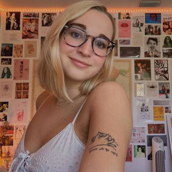 Meet your Posher, Alexis - Picture 1 of 1